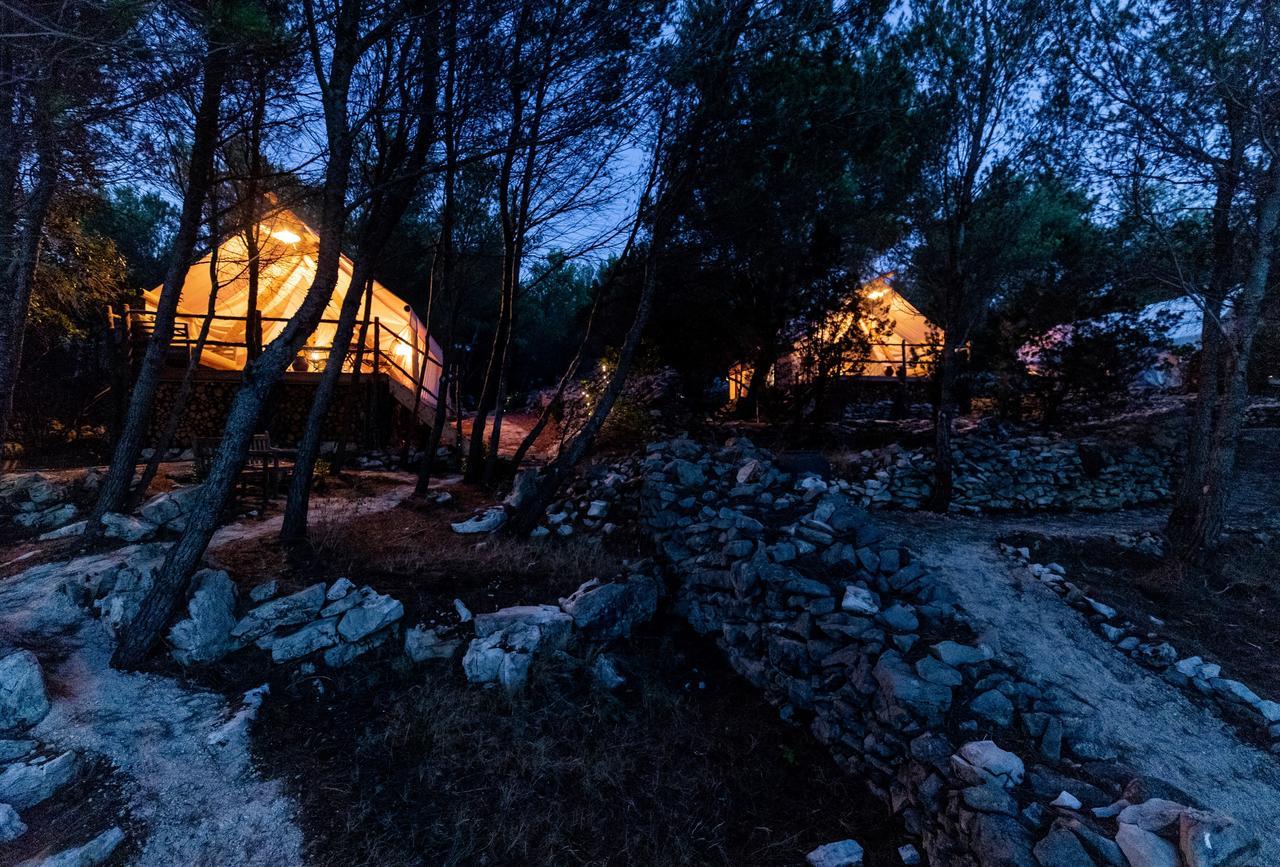 Plage Cachee - Glamping Vrboska Εξωτερικό φωτογραφία