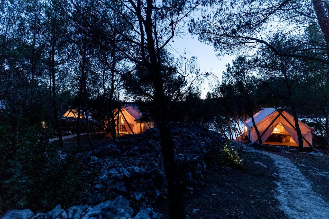 Plage Cachee - Glamping Vrboska Εξωτερικό φωτογραφία
